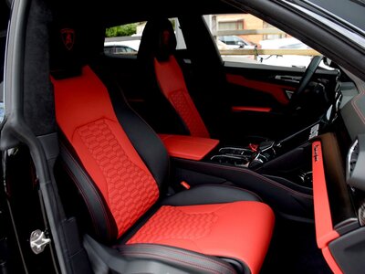 LAMBORGHINI URUS - 4