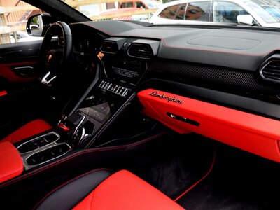 LAMBORGHINI URUS - 10