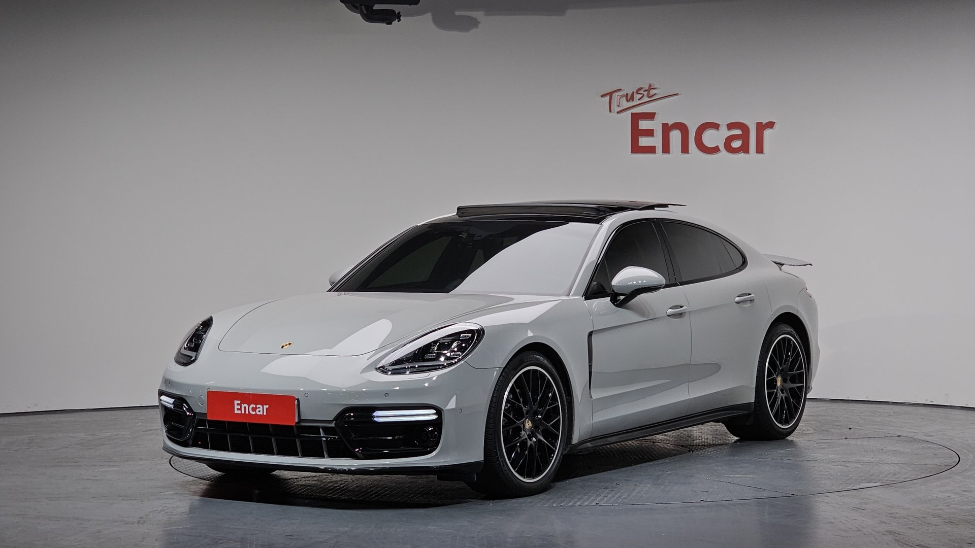 PORSCHE PANAMERA - View 1