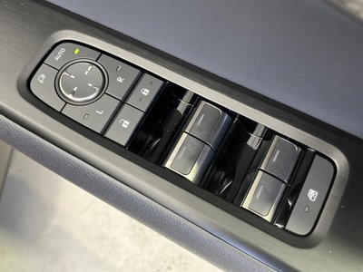 صورة مصغرة 25 لـ 2025 Lexus UX