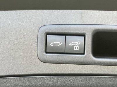 صورة مصغرة 34 لـ 2025 Lexus UX