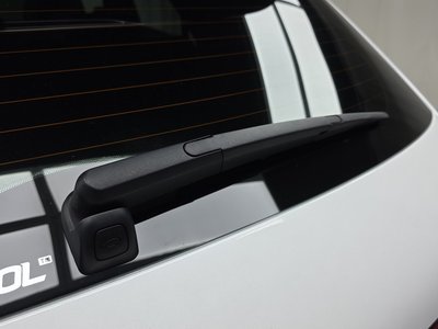 2023 Genesis GV70 — миниатюра 27