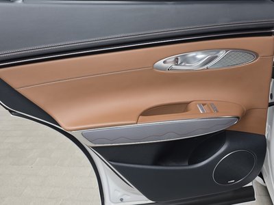 2023 Genesis GV70 — миниатюра 15