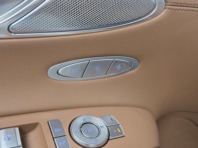 2023 Genesis GV70 — миниатюра 25