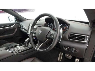 صورة 9 لـ 2022 Maserati LEVANTE