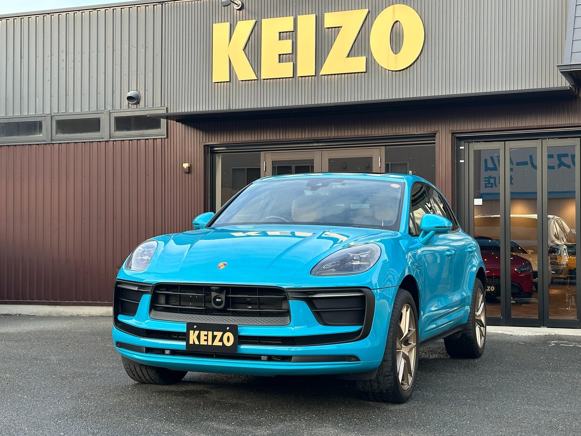 PORSCHE MACAN - View 1