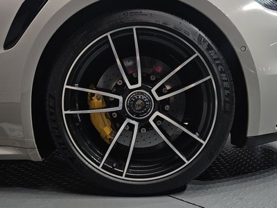 PORSCHE 911 - 8