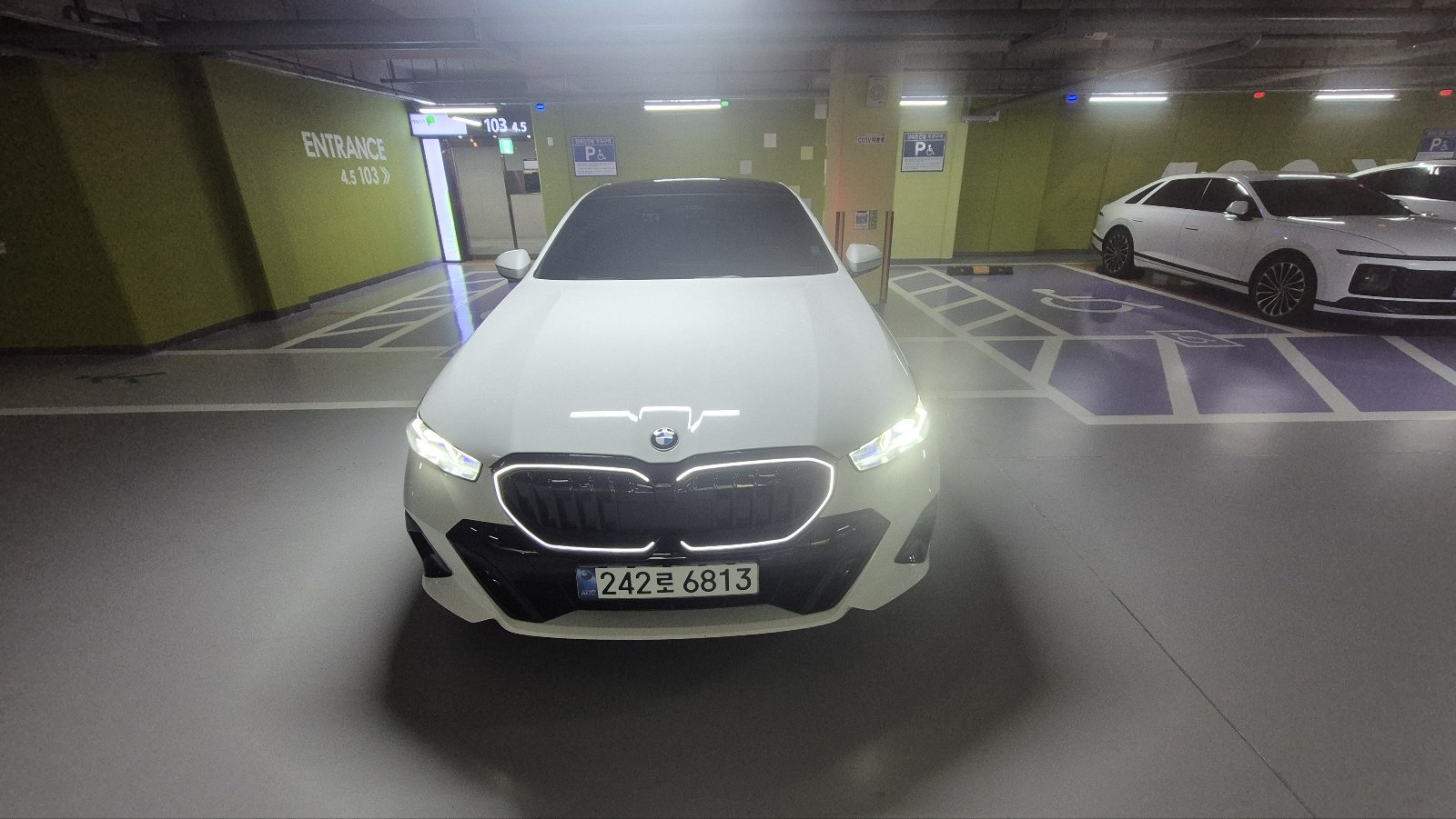 BMW 5 SERIES - View 1