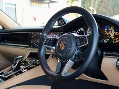 PORSCHE PANAMERA - 3