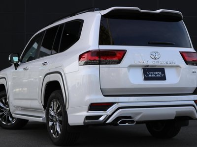 TOYOTA LAND CRUISER 300 - 7