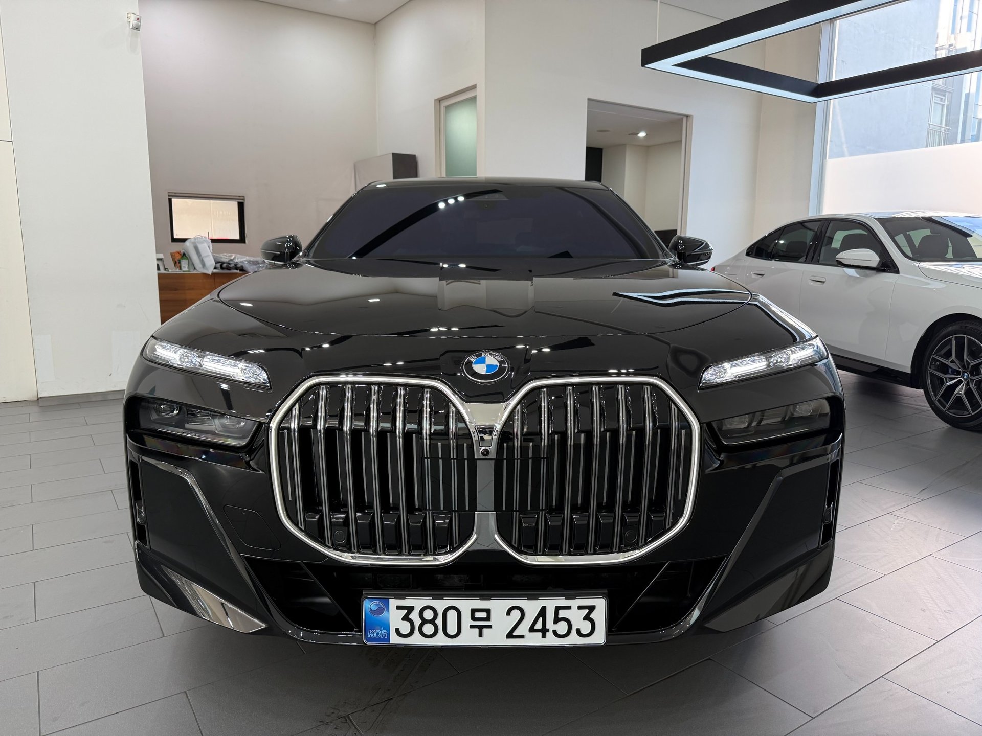 BMW 7 SERIES - View 1
