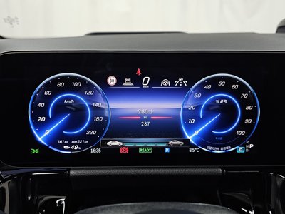 MERCEDES-BENZ EQA - 8