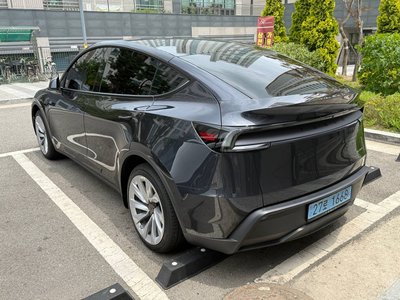 TESLA MODEL Y - 9
