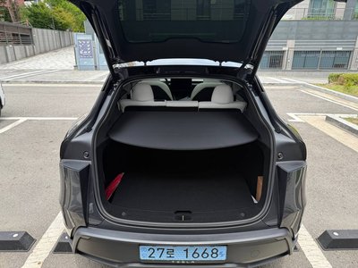 TESLA MODEL Y - 10
