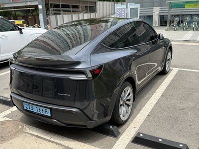 TESLA MODEL Y - 5