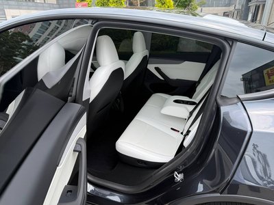 TESLA MODEL Y - 6