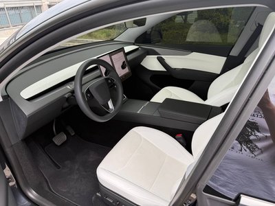 TESLA MODEL Y - 4