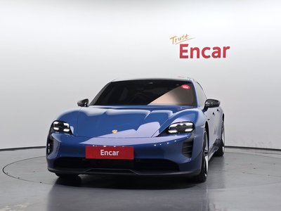 2021 Porsche TAYCAN photo 2