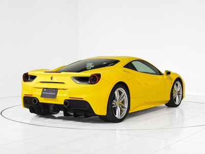 FERRARI 488 - 8