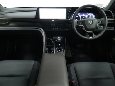 2025 Toyota CROWN CROSSOVER photo 3