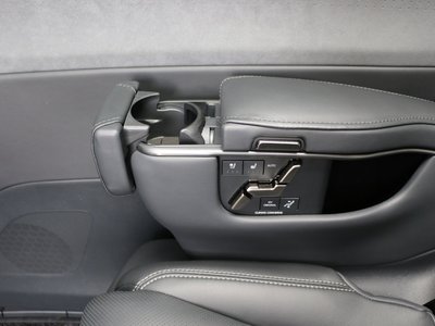 صورة مصغرة 42 لـ 2024 Lexus LM