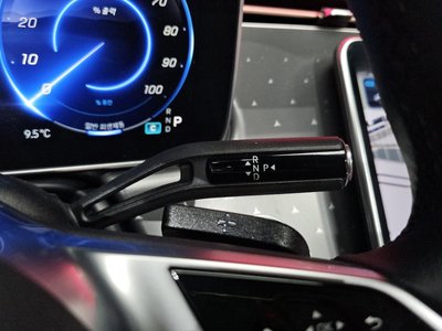 MERCEDES-BENZ EQE - 9