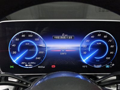 MERCEDES-BENZ EQE - 8