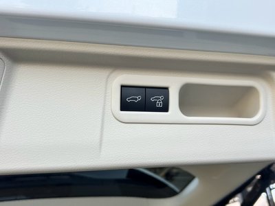 صورة 23 لـ 2024 Lexus LM