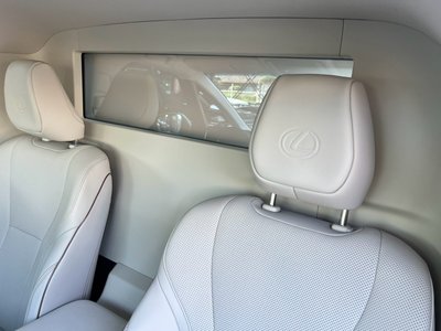 صورة 40 لـ 2024 Lexus LM