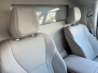 صورة 48 لـ 2024 Lexus LM