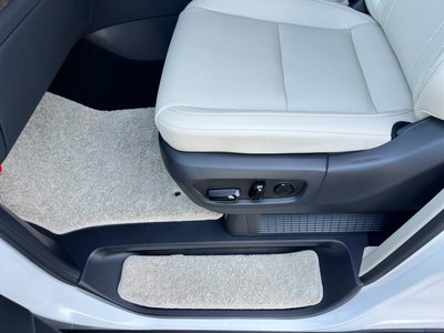 صورة 37 لـ 2024 Lexus LM