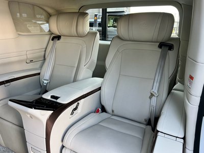 صورة 30 لـ 2024 Lexus LM