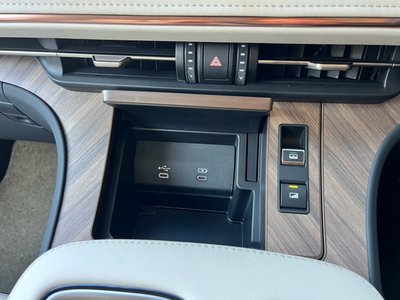 صورة 57 لـ 2024 Lexus LM