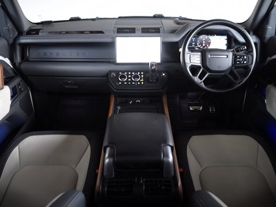 LAND ROVER DEFENDER - 5