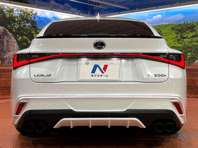 2021 Lexus IS — миниатюра 17