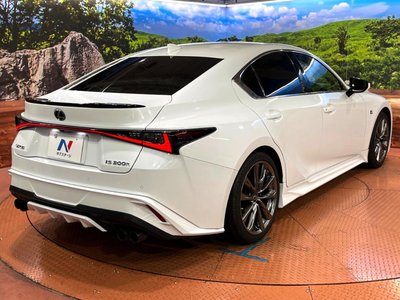 2021 Lexus IS — миниатюра 21