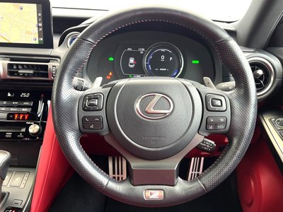 2021 Lexus IS — миниатюра 12
