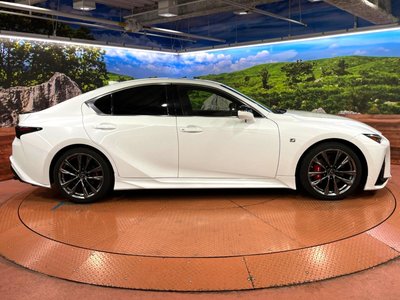 2021 Lexus IS — миниатюра 25