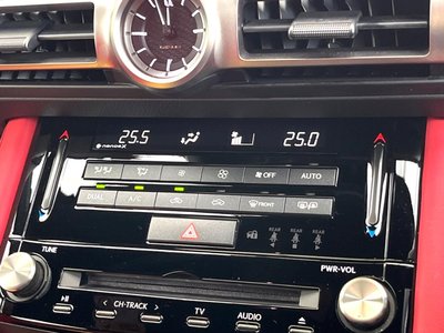 2021 Lexus IS — миниатюра 56