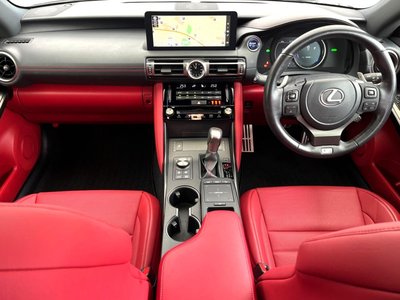 صورة 2 لـ 2021 Lexus IS