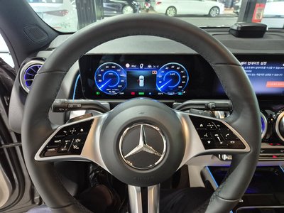 2026 Mercedes-BENZ EQB — миниатюра 12