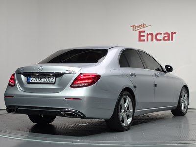 صورة 4 لـ 2017 Mercedes-BENZ E-CLASS