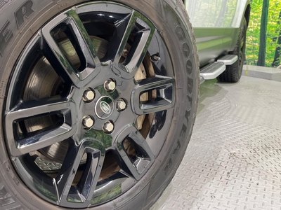 LAND ROVER DEFENDER - 8