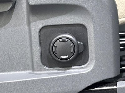 LAND ROVER DEFENDER - 9