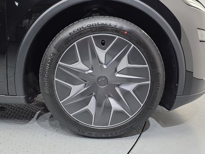 TESLA MODEL Y - 8
