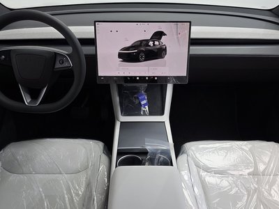 TESLA MODEL Y - 5