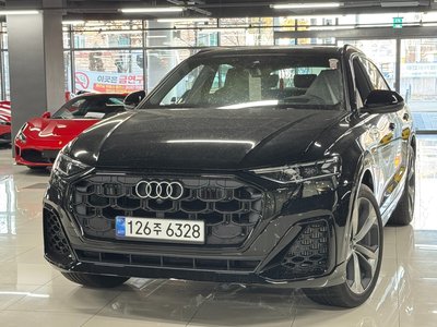 AUDI Q8 - 1