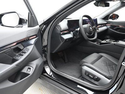 2025 BMW 5 SERIES 缩略图 11