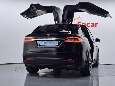 2020 Tesla MODEL X — фото 4