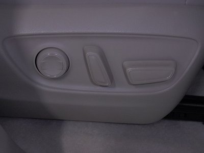 صورة مصغرة 46 لـ 2025 Toyota LAND CRUISER 300